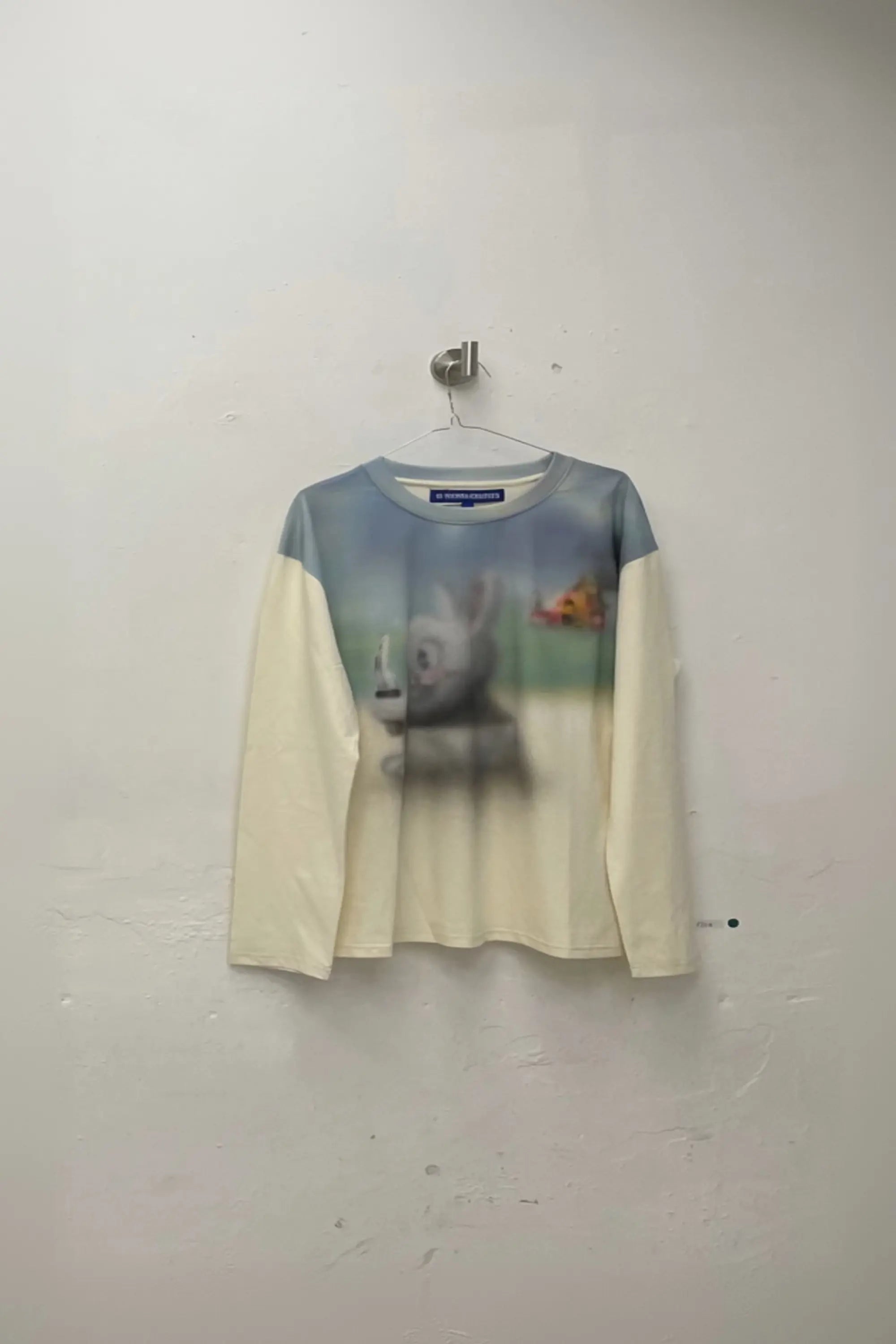 Kevin_Mejia_Blurred_LongSleeve_T-Shirt painted with airbrush graffiti style